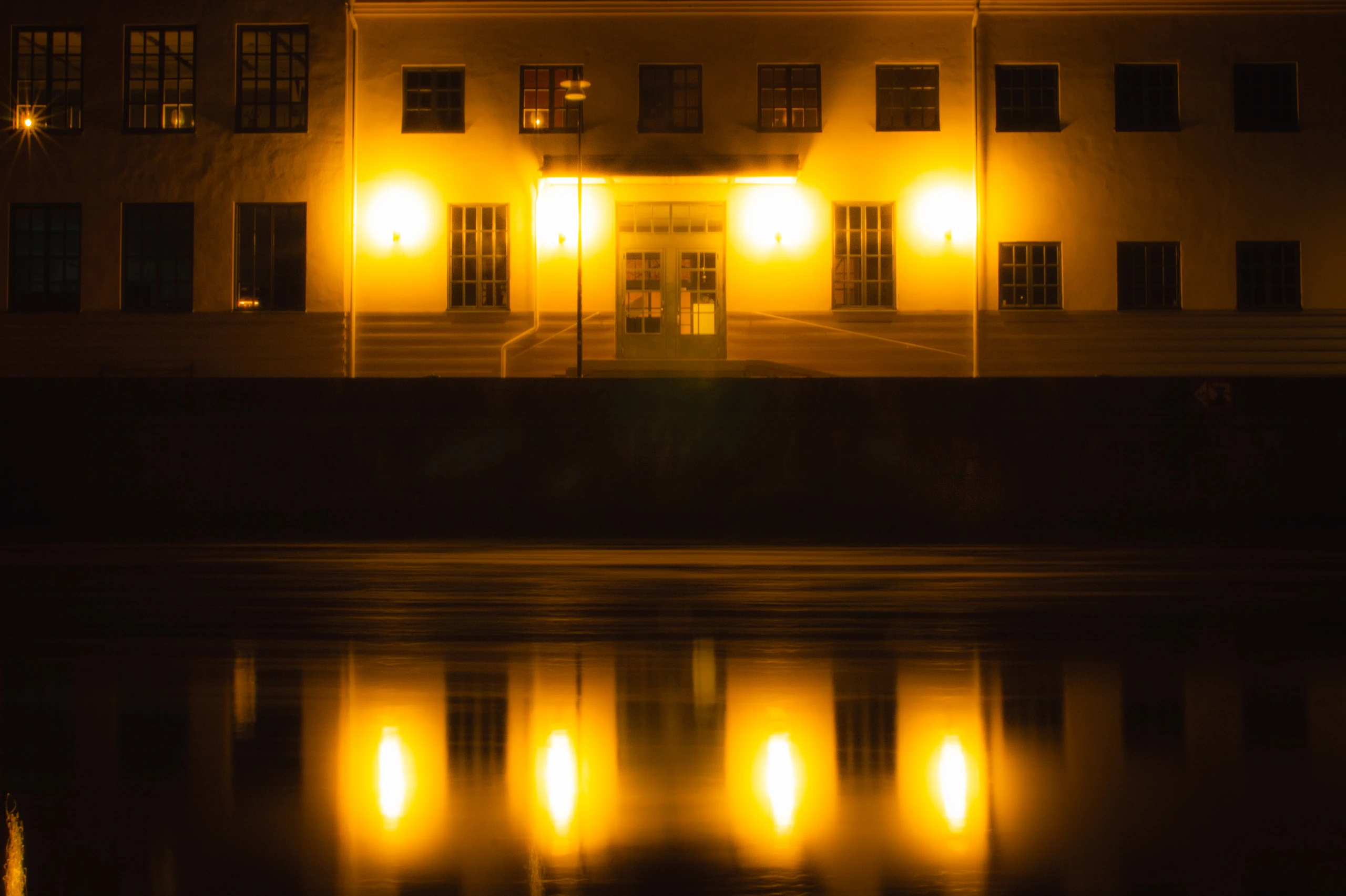 A long exposure shot of a building on the bank of the Fyris river in Uppsala.
